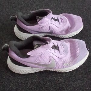 Kids/girls Nike shoes